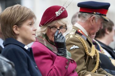 Le prince Charles et la duchesse de Cornouailles Camilla avec Nicola Sturgeon à Dundee, le 27 septembre 2015