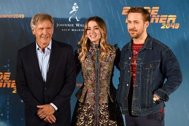Harrison Ford, Ana de Armas et Ryan Gosling au photocall de &quot;Blade Runner 2049&quot;, à Madrid le 19 septembre 2017.