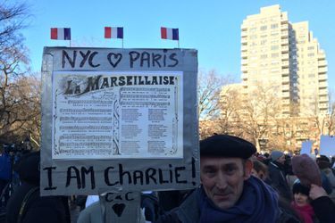 A New York, aussi, on soutient les proches des victimes des attaques terroristes à Paris.