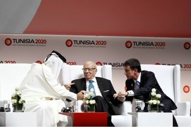Le 29 novembre 2016, le président Beji Caïd Essebsi accueille l'émir du Qatar Temim Al-Thani et le Premier ministre Manuel Valls au Palais des Congrès à Tunis