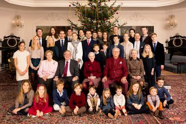 La reine Margrethe II de Danemark, entourée de sa famille et de celle de ses sœurs Benedikte et Anne-Marie de Grèce, à Fredensborg, Noël 2014