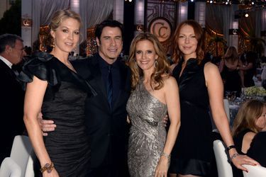Jenna Elfman (depuis 1990), John Travolta (depuis 1975), Kelly Preston (depuis la fin des années 1980) et Laura Prepon (depuis 1999), quatre fervents membres. Ici lors d&#039;une soirée organisée par l&#039;Église de scientologie en 2013.