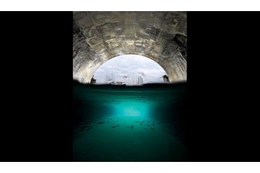 7 120 mètres de longueur, 22 mètres de largeur, 15 mètres de hauteur, 4 mètres de profondeur, le tunnel du Rove, sous le massif de l’Estaque, reliait l’étang de Berre à la rade de Marseille. L’ouvrage s’est en partie effondré en 1963. Depuis, le canal est devenu une grotte marine appréciée par la faune et la flore. Il existe un projet controversé de réouverture pour soulager l’étang de sa pollution massive.