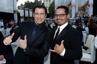 Michael Peña au côté de John Travolta&amp;nbsp;lors d&#039;une soirée organisée par l&#039;Église de scientologie en 2013. L&#039;acteur a rejoint l&#039;organisme en 2000.