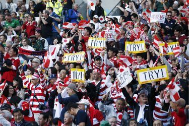 Les supporters japonais encouragent leur équipe lors du Mondial de rugby. Le Japon a finalement réussi l&#039;exploit de battre l&#039;Afrique du sud.