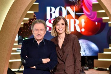 Michel Drucker et Isabelle Ithurburu sur le plateau de "Bonsoir!". 