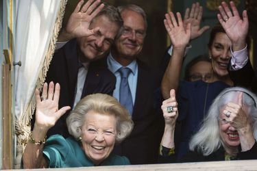 La princesse Beatrix des Pays-Bas à une fenêtre du Cabinet du roi à La Haye, le 19 septembre 2017