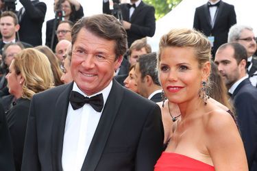 Christian Estrosi et Laura Tenoudji lors de la montée des marches du film "Café Society" pour l'ouverture du 69ème Festival International du Film de Cannes. 
