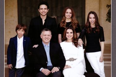 La reine Rania de Jordanie pose en famille sur sa carte de voeux