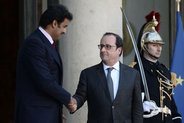 François Hollande et l'émir du Qatar Shekh Tamim bin Hamad al-Thani, en février 2016.
