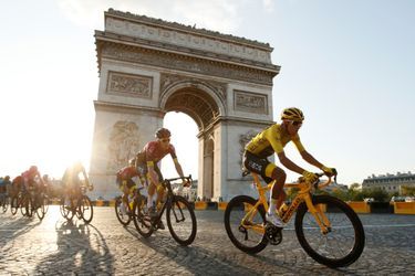 L'Australien Caleb Ewan a remporté l'ultime étape de ce Tour de France 2019 qui restera dans les mémoires. Le Colombien Egan Bernal a remporté lui son premier Tour de France à seulement 22 ans.&nbsp;