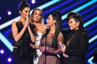 Kendall Jenner, Khloé, Kim, Kourtney Kardashian et leur mère Kris Jenner au People Choice Awards 2018