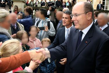 Le prince Albert II de Monaco à l'hôtel de Matignon à Paris avec Manuel Valls, le 19 septembre 2015