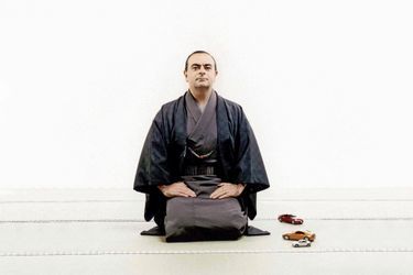 Carlos Ghosn pose en samouraï.