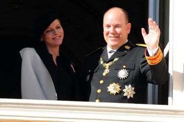 La princesse Charlène et le prince Albert de Monaco au balcon du palais princier, le 19 novembre 2014