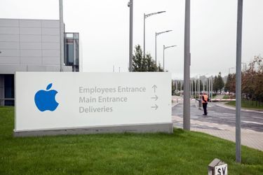 Devant le siège européen d&#039;Apple, à Cork, en Irlande, en septembre dernier.