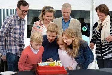 La reine Mathilde et le roi Philippe de Belgique avec leurs enfants à Bruxelles, le 20 septembre 2015