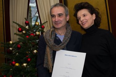 Olivier Assayas et sa muse Juliette Binoche à la remise du prix Louis-Delluc.
