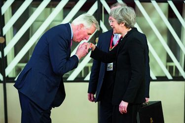 Michel Barnier, négociateur en chef du Brexit, et Theresa May. 