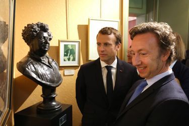 Stéphane Bern et Emmanuel Macron au château de Monte-Cristo, dans les Yvelines, le 16 septembre 2017.