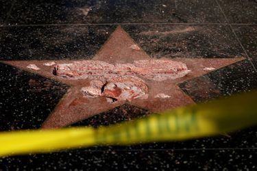 L'étoile de Donald Trump a été attaqué au marteau et à la pioche 
