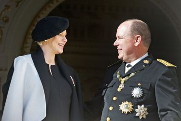 Charlène de Monaco et le prince Albert au balcon du palais ce mercredi.