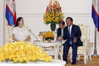 Au Cambodge pour la préparation de son film - Angelina Jolie reçue par Hun Sen