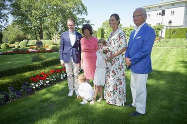 Les princesses Victoria et Estelle, les princes Daniel et Oscar, la reine Silvia et le roi Carl XVI Gustaf de Suède au château de Solliden sur l&#039;île d&#039;Öland, le 14 juillet 2019