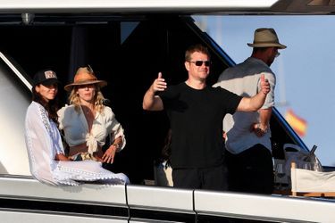 Chris Hemsworth, Matt Damon et leurs épouses, Elsa Pataky et Luciana Barroso, à Ibiza le 14 juillet 2019