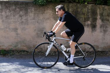 Nicolas Sarkozy sur son vélo au Cap Nègre, en juillet dernier. Samedi 22 octobre, notre journaliste a pu accompagner l'ex-président... à vélo.