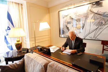 Shimon Peres prépare le discours qu’il doit prononcer mardi 12 mars devant le Parlement européen, à Strasbourg. Il y aborde la question des sanctions contre l’Iran et l’ajout du Hezbollah sur la liste des organisations terroristes.