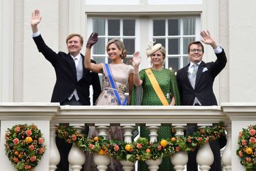 La reine Maxima et le roi Willem-Alexander des Pays-Bas, avec la princesse Laurentien et le prince Constantijn, à La Haye le 15 septembre 2015