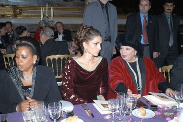 La reine Rania de Jordanie au château de Versailles, le 2 décembre 2002