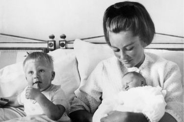 La princesse Paola de Belgique avec le prince Philippe et la princesse Astrid, le 8 juin 1962