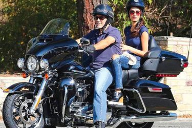 George et Amal Clooney sur la Harley-Davidson mise en vente