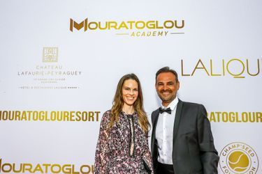 Hilary Swank et son mari Philip Schneider au gala annuel du Mouratoglou Resort à Biot le 23 juin 2019