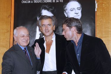 Pierre Bergé en compagnie de Bernard Henri-Levy et Pierre Thorreton à l'occasion de la première du documentaire «Yves Saint Laurent - Pierre Berge, l'amour fou» en septembre 2010.<br />
  