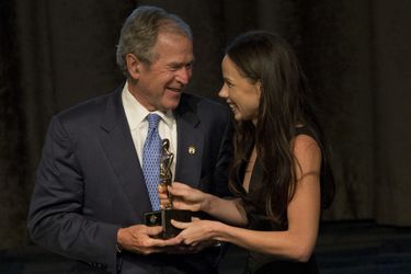 George W. Bush et sa fille Barbara, en juin 2015.