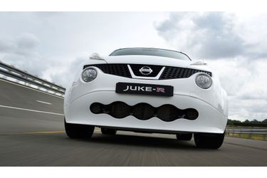 Sous la carrosserie déjà excentrique Juke, Nissan a glissé les trains roulants et le V6 de la GT-R, qui développe 545 chevaux. Le constructeur japonais se vante même d'avoir produit une version finale plus puissante que le concept présenté en janvier 2012.
