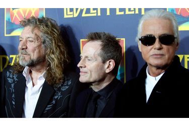 Les membres du groupe Led Zeppelin posent pour les photographes à l&#039;occasion de la première new-yorkaise du film &quot;Celebration Day&quot;, consacré au concert événement que les rockeurs ont donné en 2007 à Londres.