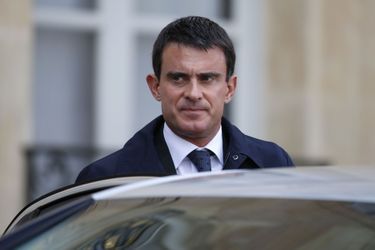 Manuel Valls dans la cour de l&#039;Elysée, le 13 octobre.