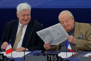 Bruno Gollnisch et Jean-Marie Le Pen au parlement européen en mars 2018. 