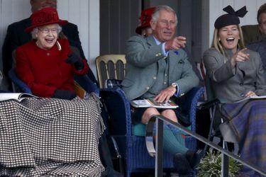 La reine Elizabeth II, le prince Charles et Autumn Phillips au Braemar Gathering, le 5 septembre 2015