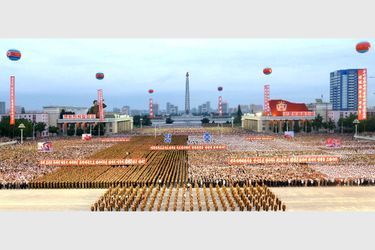 Des feux d'artifice et un énorme rassemblement à Pyongyang pour célébrer l'essai nucléaire nord-coréen, le 6 septembre 2017.