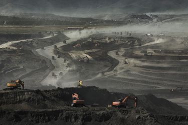 A Baiyinhua. Un paysage transformé en champ de cendres par les mines de charbon.