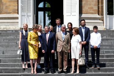 La reine Mathilde et le roi des Belges Philippe avec Eddy Merckx et sa famille à Bruxelles, le 5 juillet 2019