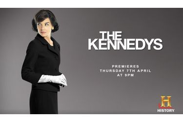 La vie de Jacqueline Kennedy-Onassis - Jackie Kennedy - a fasciné de nombreux cinéastes. Alors que Natalie Portman est pressentie pour interpréter l'épouse de JFK dans un biopic consacré à sa vie après l'assassinat de son dernier, retour sur les principales Jackie du petit et du grand écran. La dernière en date est Katie Holmes, dans la mini-série "Les Kennedy".