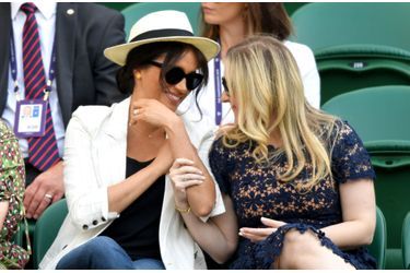 Meghan Markle entourée de ses amies Genevieve Hills et Lindsay Roth à Wimbledon le 4 juillet 2019