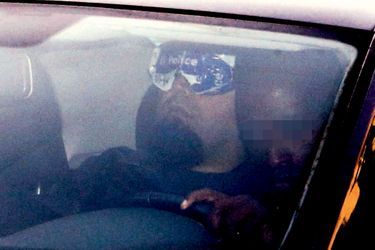  Le 12 septembre, Mehdi Nemmouche à l’arrière du véhicule de police qui le conduit à la chambre du conseil de Bruxelles. 