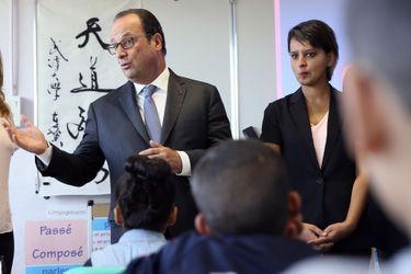 François Hollande et Najat Vallaud-Belkacem à l'école du Nécotin, à Orléans, jeudi.